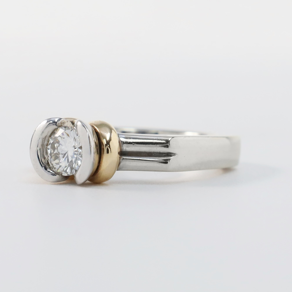 Inel cu Diamant Solitar din Aur Alb Și Galben 14k