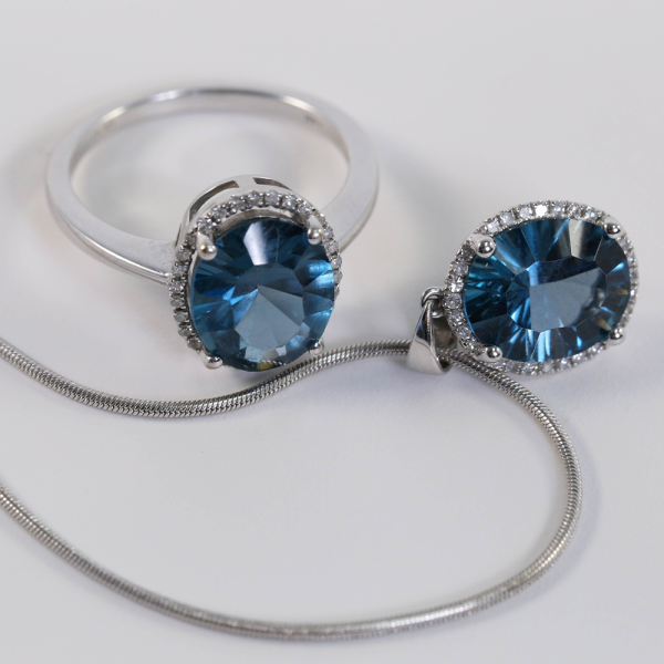 Set Colier & Inel cu Diamante & Topaz din Aur Alb 14k