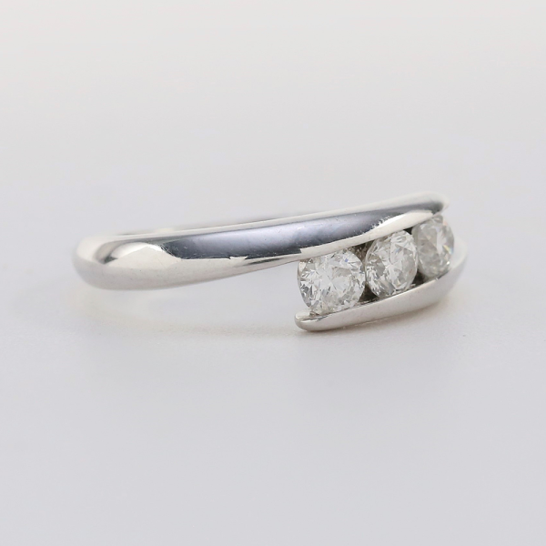 Inel cu Multiple Diamante Bypass din Aur Alb 14k