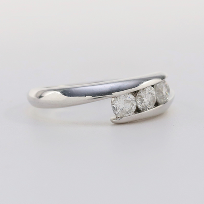 Inel cu Multiple Diamante Bypass din Aur Alb 14k