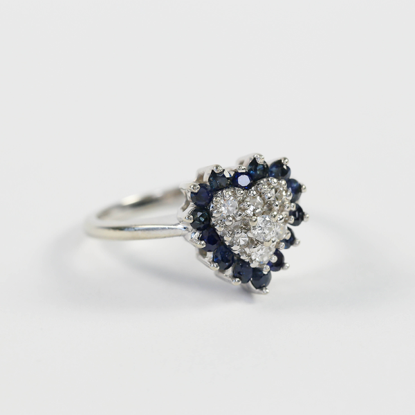 Inel cu Diamante & Inima de Safir din Aur Alb 14k