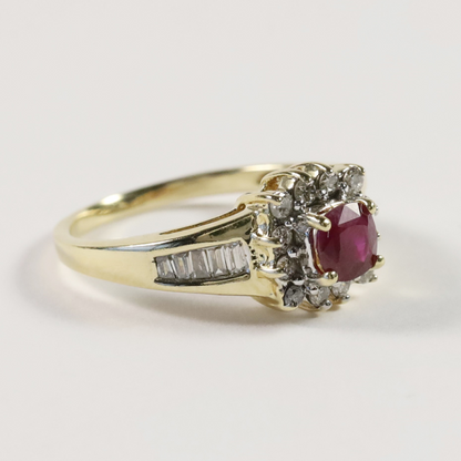 Inel Cu Rubin și Diamante din Aur Galben 14k