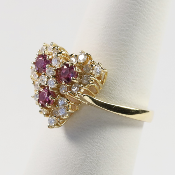 Inel Cu Rubin și Diamante din Aur Galben 14k