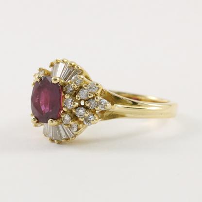 Inel Cu Rubin și Diamante din Aur Galben 18k