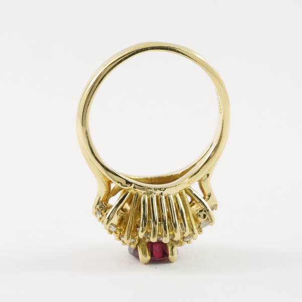 Inel Cu Rubin și Diamante din Aur Galben 18k