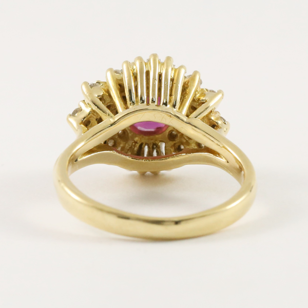 Inel Cu Rubin și Diamante din Aur Galben 18k