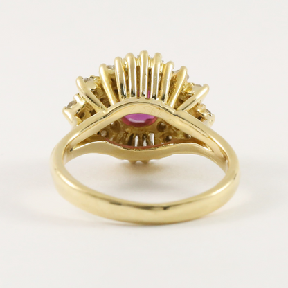 Inel Cu Rubin și Diamante din Aur Galben 18k
