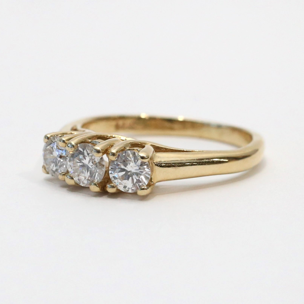 Inel Cu Trei Diamante din Aur Galben 14k