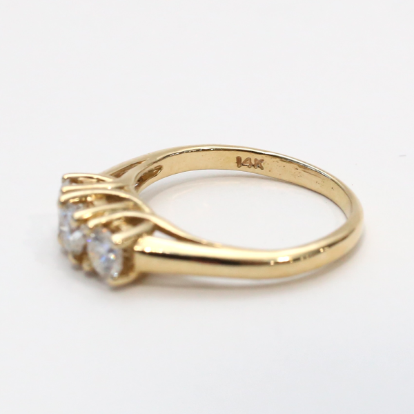 Inel Cu Trei Diamante din Aur Galben 14k