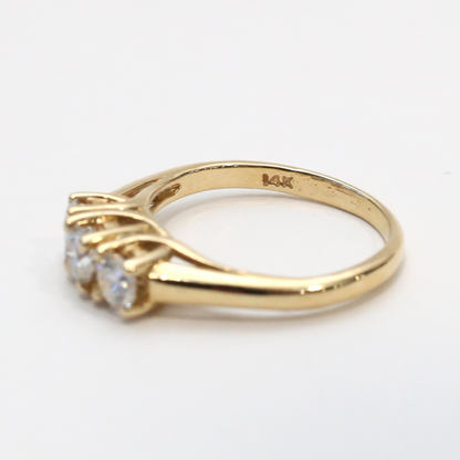 Inel Cu Trei Diamante din Aur Galben 14k