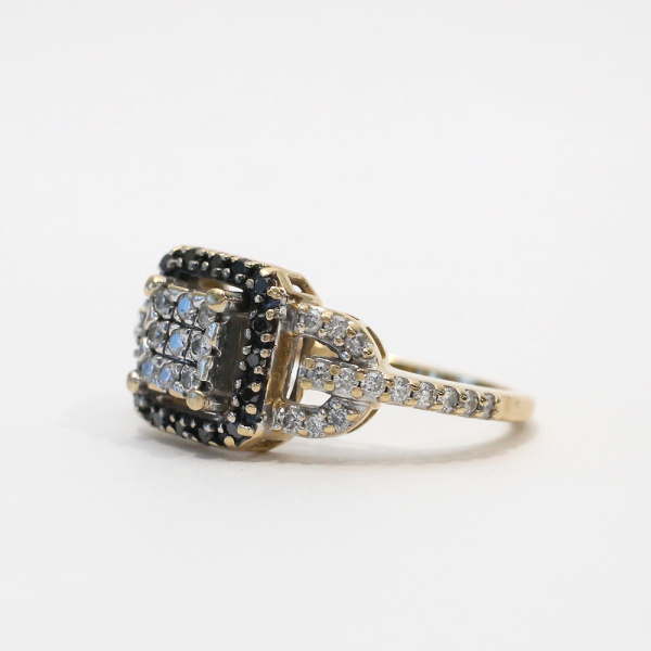 Inel cu Diamante Alb Și Negru din Aur Galben 14k