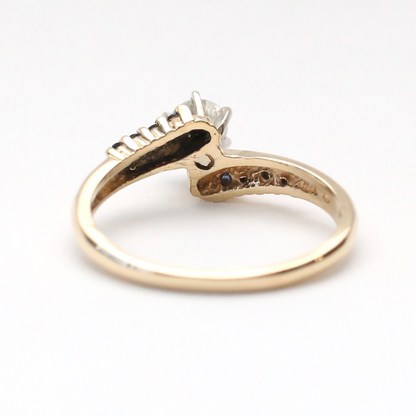 Inel cu Diamante Și Safir din Aur Galben 14k