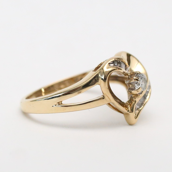 Inel Inimă cu Diamante din Aur Galben 10k