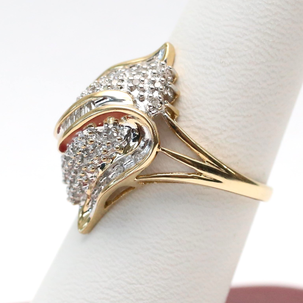 Inel cu Dom Cu Diamante din Aur Galben 10k