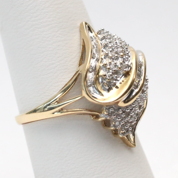 Inel cu Dom Cu Diamante din Aur Galben 10k