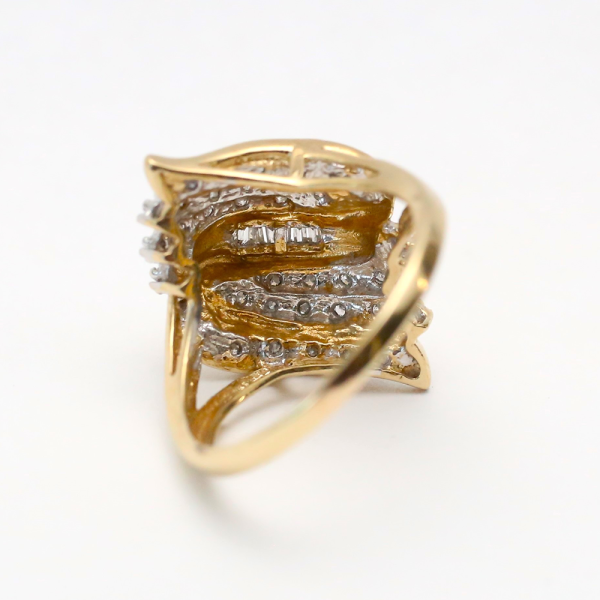 Inel cu Dom Cu Diamante din Aur Galben 10k