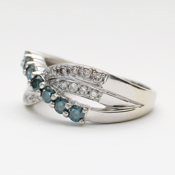 Inel cu Diamante Albastru Și Alb din Aur Alb 10k