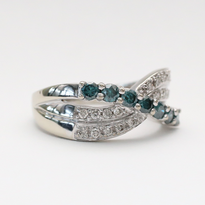 Inel cu Diamante Albastru Și Alb din Aur Alb 10k