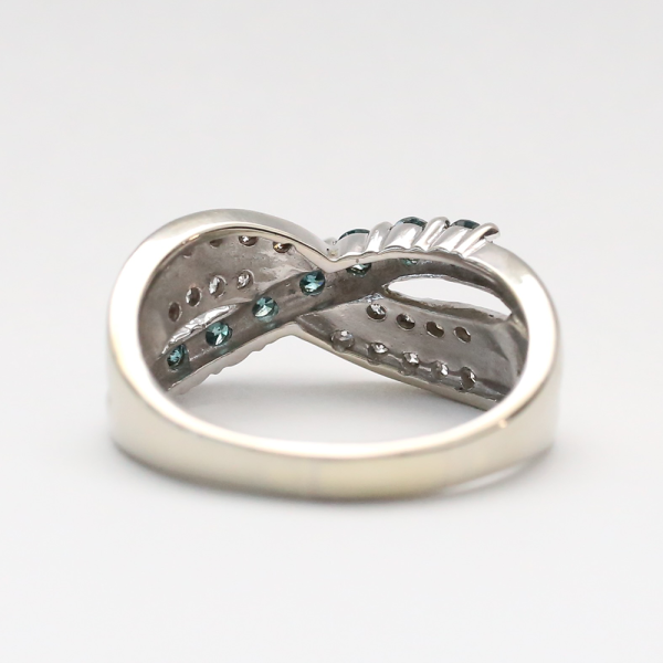 Inel cu Diamante Albastru Și Alb din Aur Alb 10k