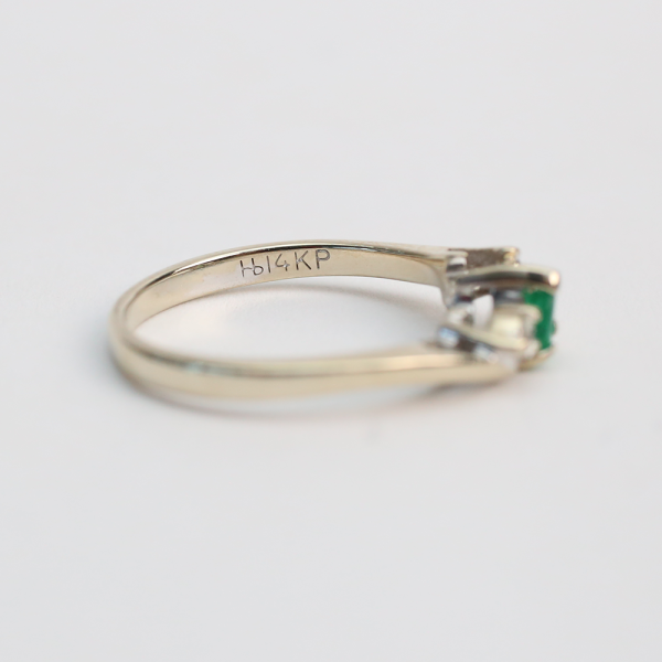 Inel cu Smarald Inimă Și Diamante din Aur Alb 14k