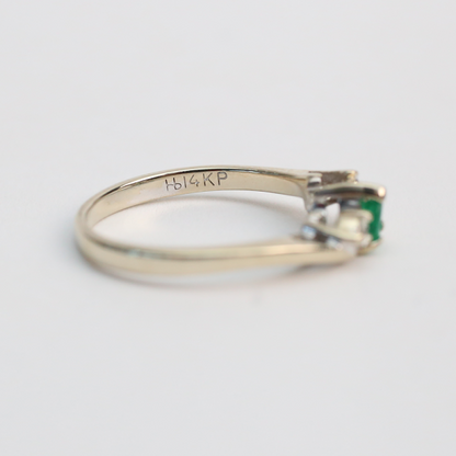 Inel cu Smarald Inimă Și Diamante din Aur Alb 14k