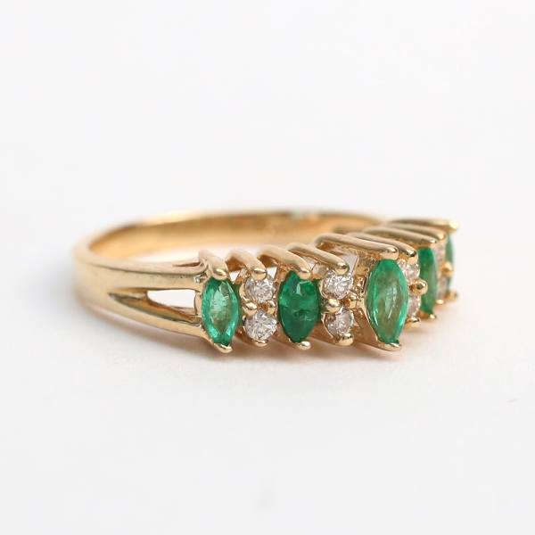 Inel cu Smarald Și Diamante din Aur Galben 14k