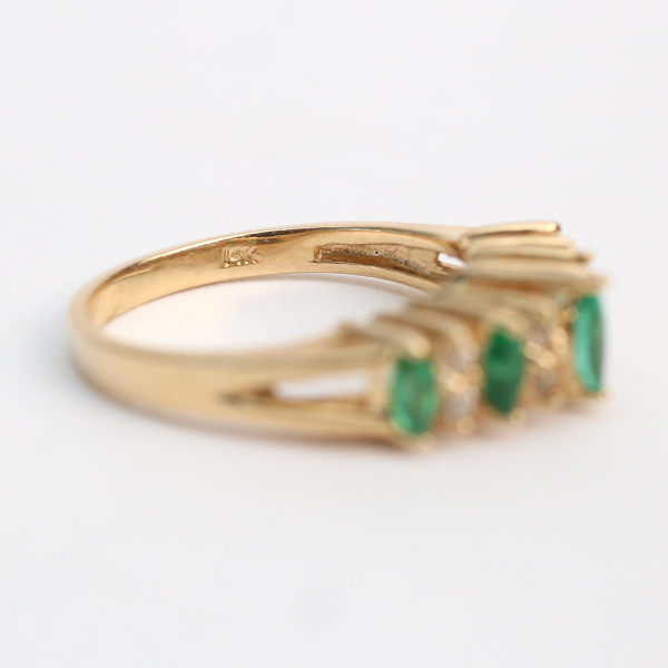 Inel cu Smarald Și Diamante din Aur Galben 14k