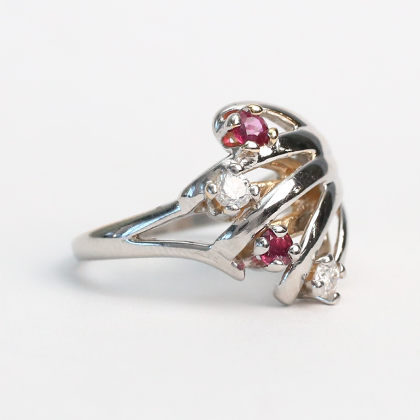 Inel cu Rubine Și Diamante din Aur Alb 14k