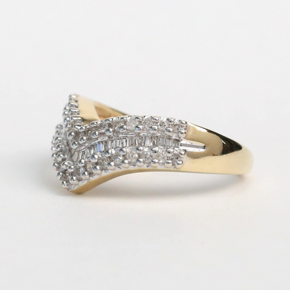 Inel Chevron cu Diamante din Aur Galben 10K