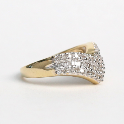 Inel Chevron cu Diamante din Aur Galben 10K