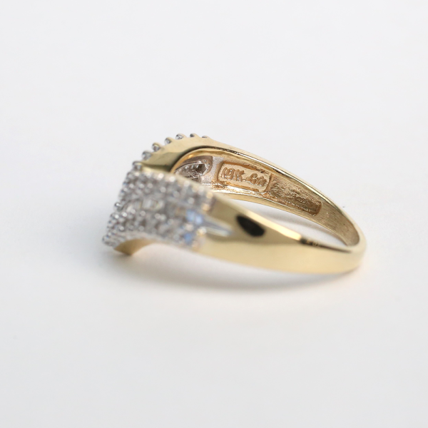 Inel Chevron cu Diamante din Aur Galben 10K