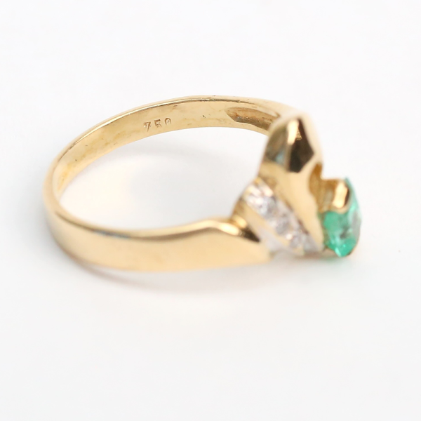 Inel cu Smarald Și Diamante din Aur Galben 18k