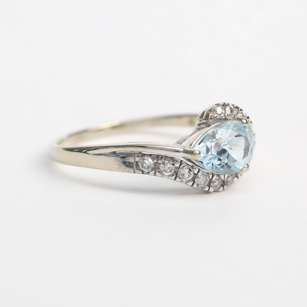 Inel cu Acvamarin Și Diamante din Aur Alb 14k