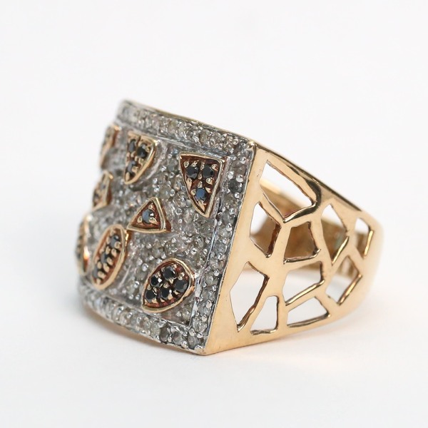 Inel cu Diamante Alb-Negru din Aur Galben 10k