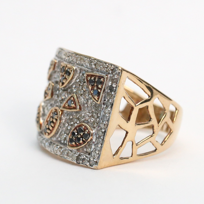 Inel cu Diamante Alb-Negru din Aur Galben 10k