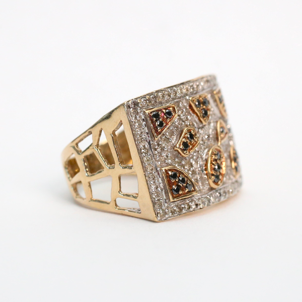 Inel cu Diamante Alb-Negru din Aur Galben 10k