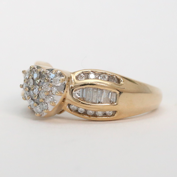 Inel Inimă cu Diamante din Aur Galben 14k