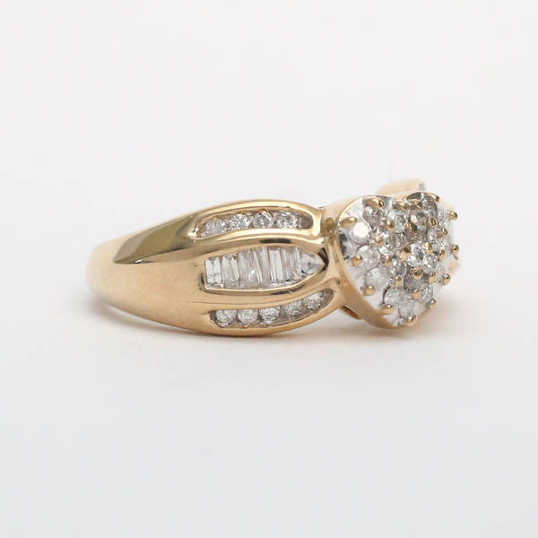 Inel Inimă cu Diamante din Aur Galben 14k