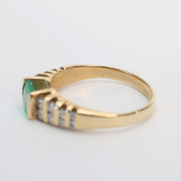 Inel cu Smarald Si Diamante din Aur Galben 14k