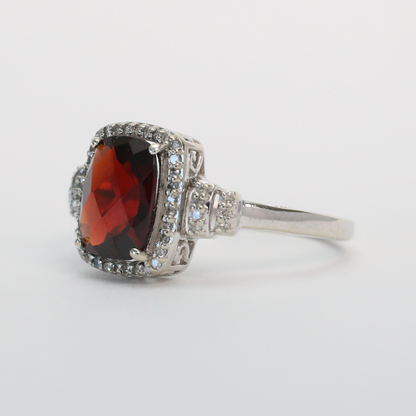Inel cu Granat Și Diamante din Aur Alb 14k