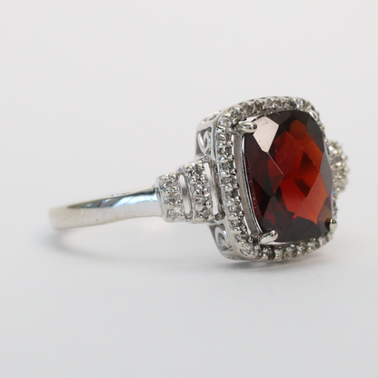 Inel cu Granat Și Diamante din Aur Alb 14k