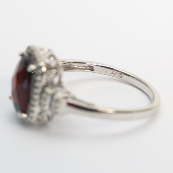 Inel cu Granat Și Diamante din Aur Alb 14k