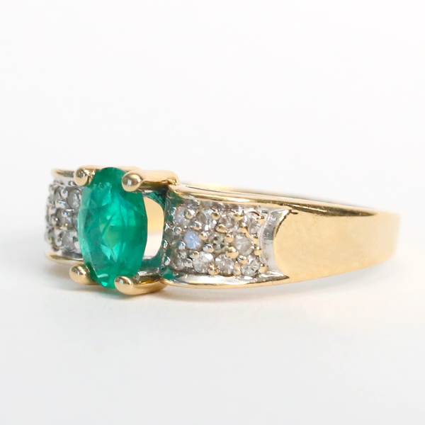 Inel cu Smarald Și Diamante din Aur Galben 14k
