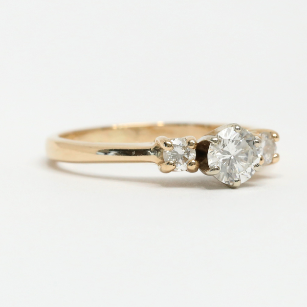 Inel cu Trei Diamante din Aur Galben 14k