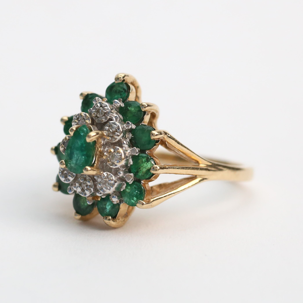 Inel Cocktail cu Smarald Și Diamante din Aur Galben 14k