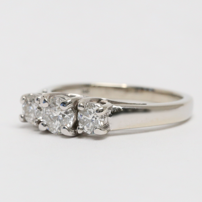 Inel cu Trei Diamante din Aur Alb 14k